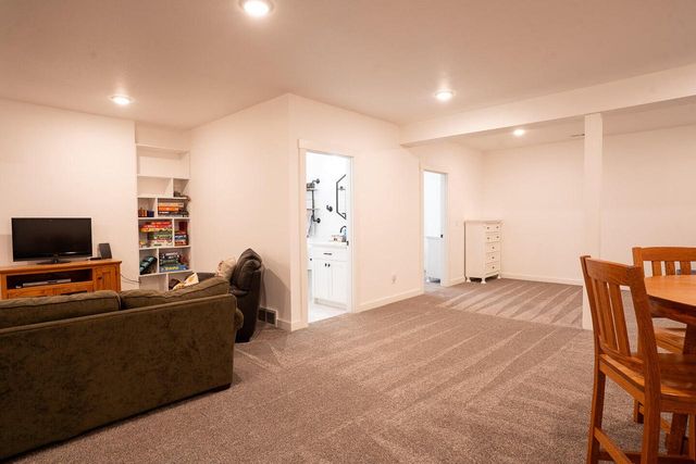 1043 John STREET, West Salem, WI 54669