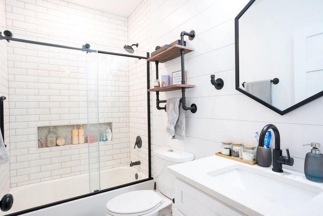 1043 John STREET, West Salem, WI 54669