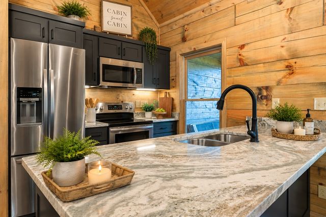 85 Moreland Trail, Blue Ridge, GA 30513