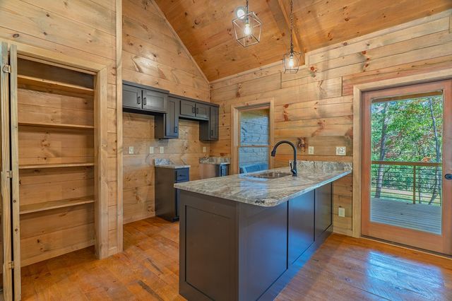 85 Moreland Trail, Blue Ridge, GA 30513