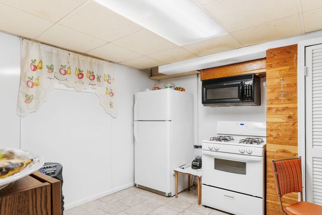 512 Ryerson Avenue, Elgin, IL 60123