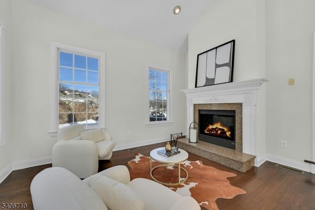 37 Crown View Ct, Sparta Twp., NJ 07871