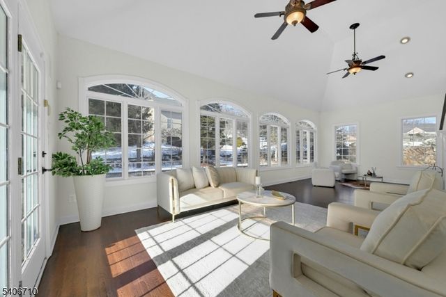 37 Crown View Ct, Sparta Twp., NJ 07871