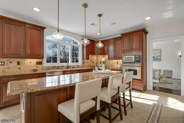 37 Crown View Ct, Sparta Twp., NJ 07871