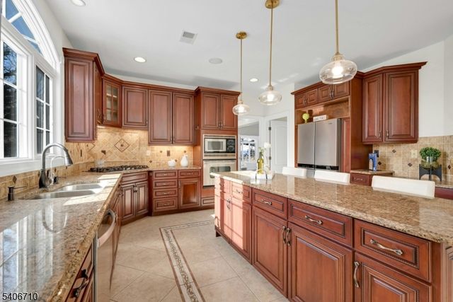 37 Crown View Ct, Sparta Twp., NJ 07871