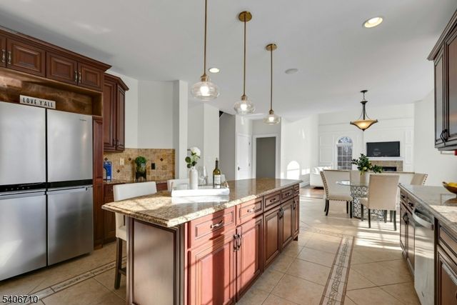 37 Crown View Ct, Sparta Twp., NJ 07871