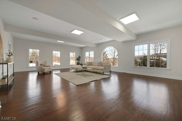 37 Crown View Ct, Sparta Twp., NJ 07871