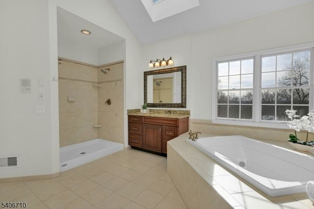 37 Crown View Ct, Sparta Twp., NJ 07871