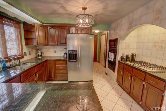 5 Hidden Trail, Lancaster, NY 14086
