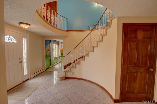 5 Hidden Trail, Lancaster, NY 14086