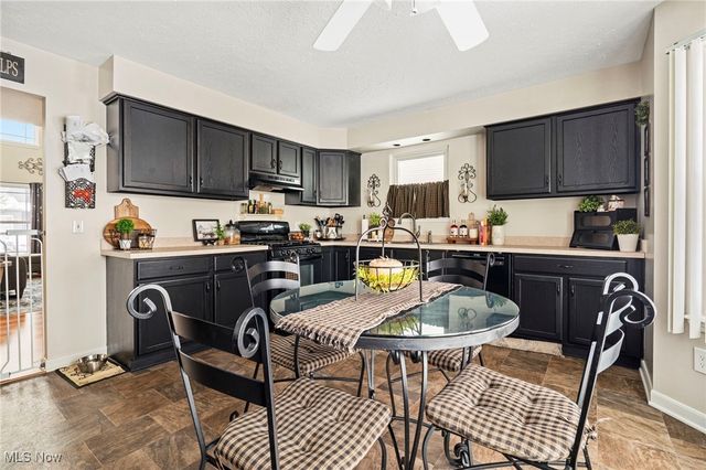 2162 Canterbury Circle, Akron, OH 44319