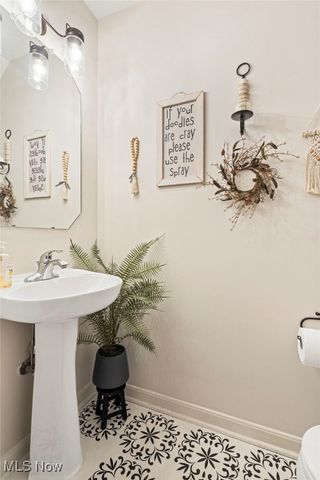 2162 Canterbury Circle, Akron, OH 44319