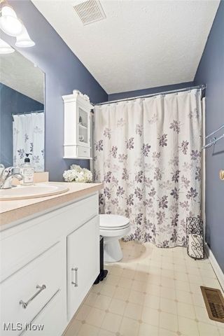 2162 Canterbury Circle, Akron, OH 44319