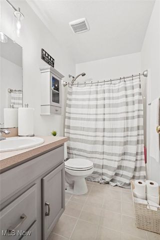 2162 Canterbury Circle, Akron, OH 44319