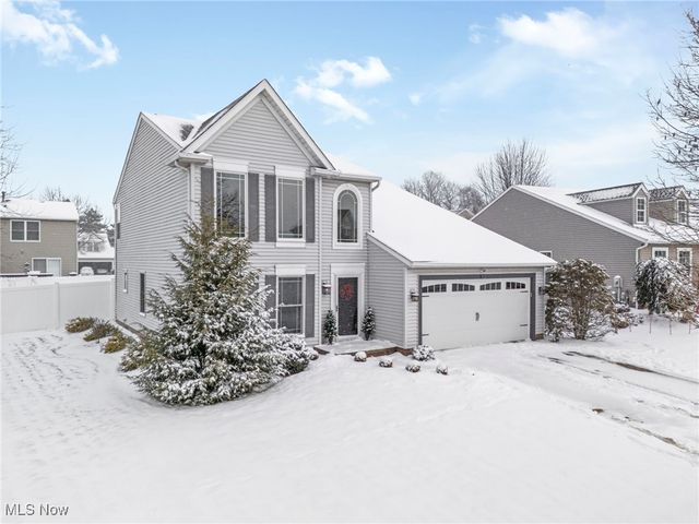 2162 Canterbury Circle, Akron, OH 44319