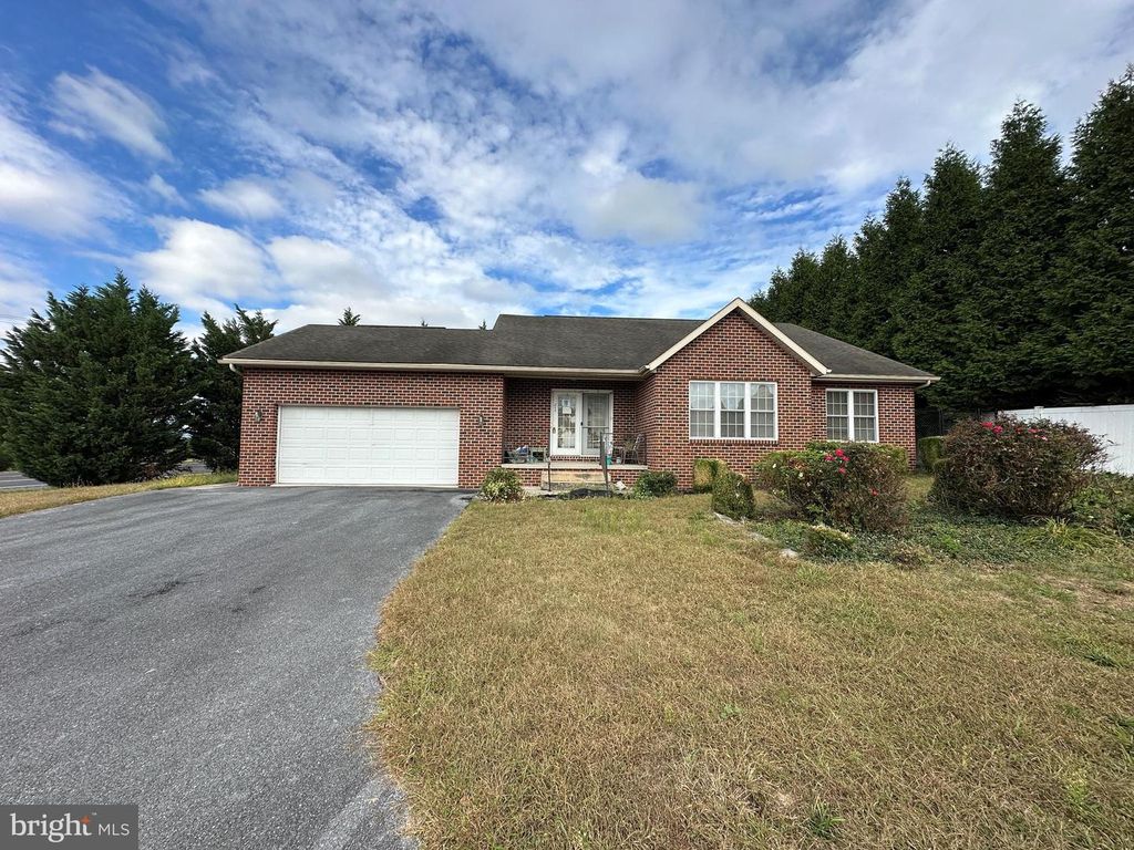 33 DIOPSIDE DRIVE, Chambersburg, PA 17202