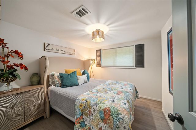 11045 Woodview Drive, Conroe, TX 77303