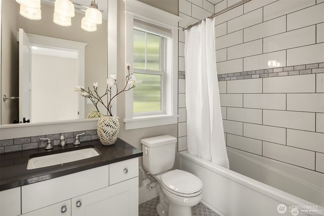 10610 NE 28th Street, Bellevue, WA 98004