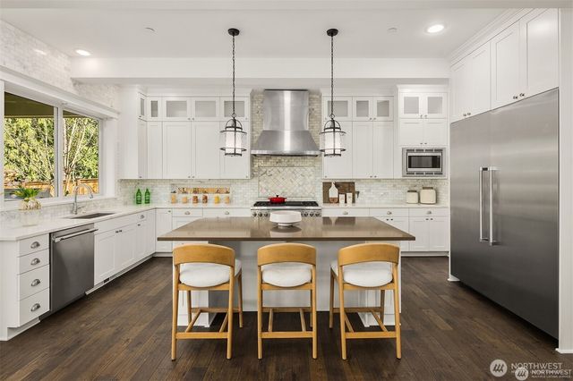 10610 NE 28th Street, Bellevue, WA 98004
