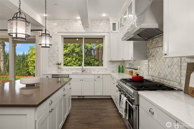 10610 NE 28th Street, Bellevue, WA 98004