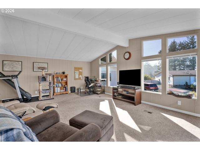 170 GLEN DEE Ln, Winchester Bay, OR 97467