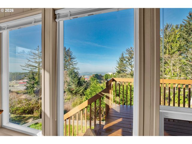 170 GLEN DEE Ln, Winchester Bay, OR 97467