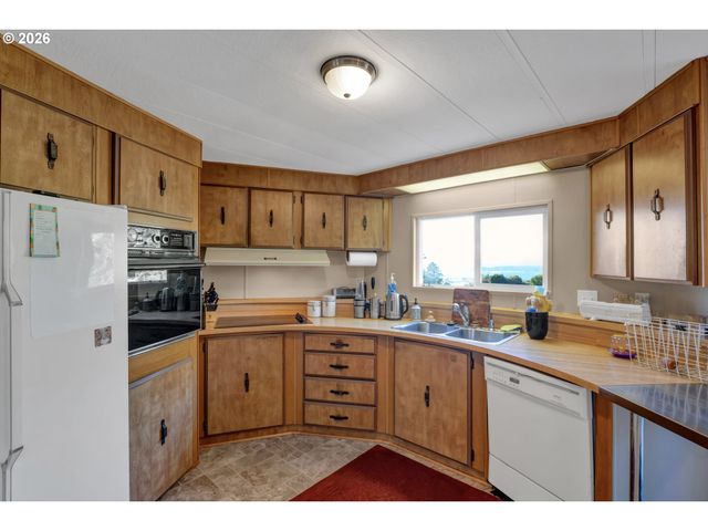170 GLEN DEE Ln, Winchester Bay, OR 97467