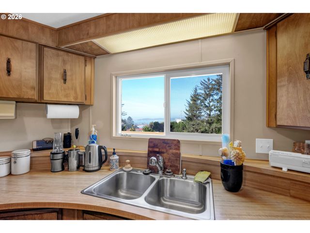 170 GLEN DEE Ln, Winchester Bay, OR 97467