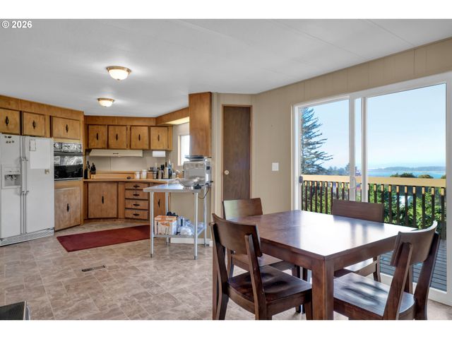 170 GLEN DEE Ln, Winchester Bay, OR 97467