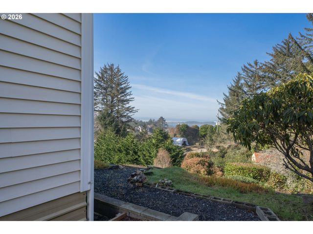 170 GLEN DEE Ln, Winchester Bay, OR 97467