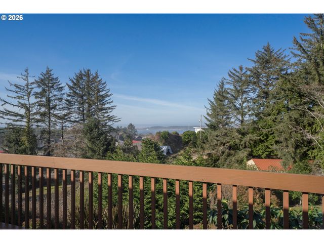 170 GLEN DEE Ln, Winchester Bay, OR 97467