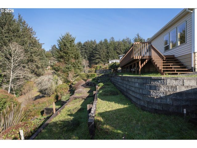 170 GLEN DEE Ln, Winchester Bay, OR 97467