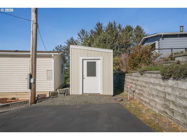 170 GLEN DEE Ln, Winchester Bay, OR 97467