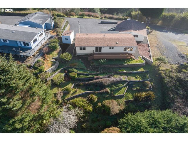 170 GLEN DEE Ln, Winchester Bay, OR 97467