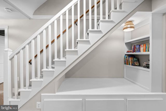 103 SAINT DUNSTANS RD, Baltimore, MD 21212