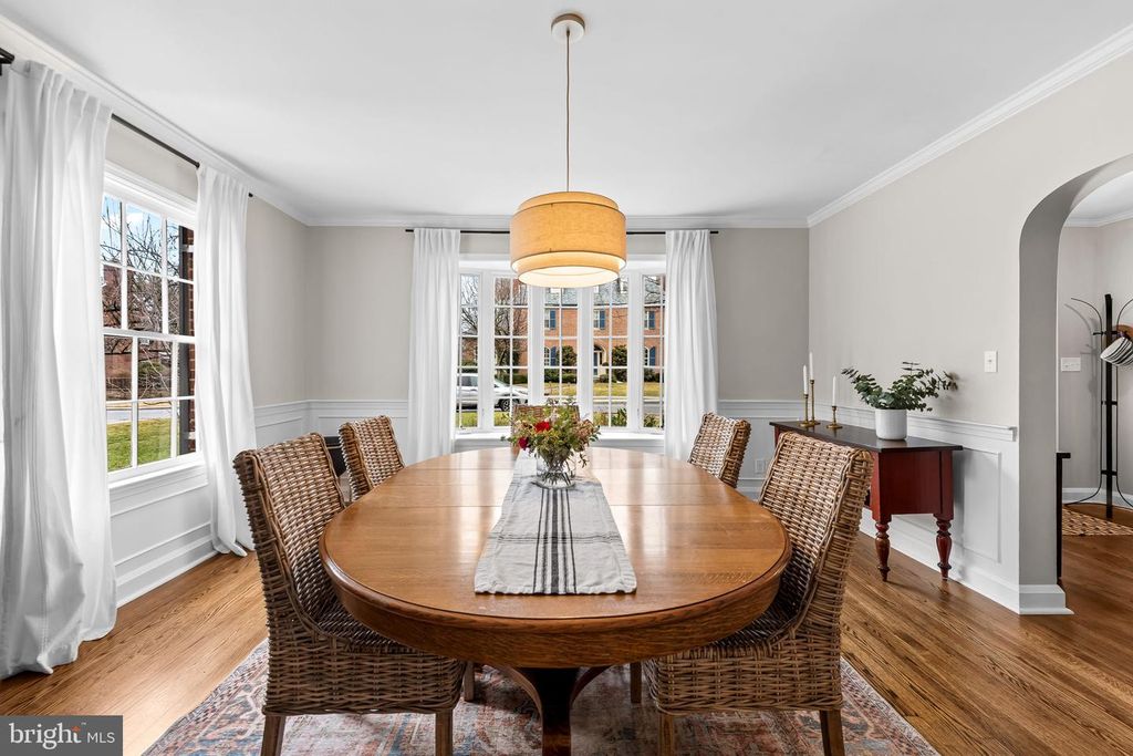 Image 13 of property listing at 103 SAINT DUNSTANS RD, Baltimore, MD 21212