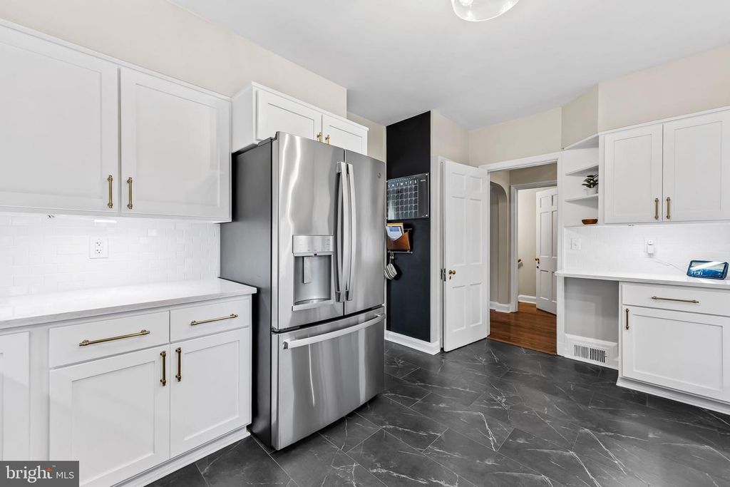 Image 16 of property listing at 103 SAINT DUNSTANS RD, Baltimore, MD 21212