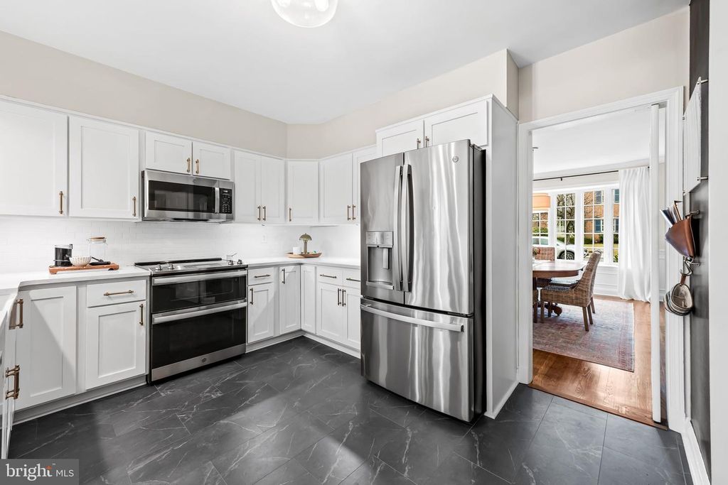 Image 18 of property listing at 103 SAINT DUNSTANS RD, Baltimore, MD 21212