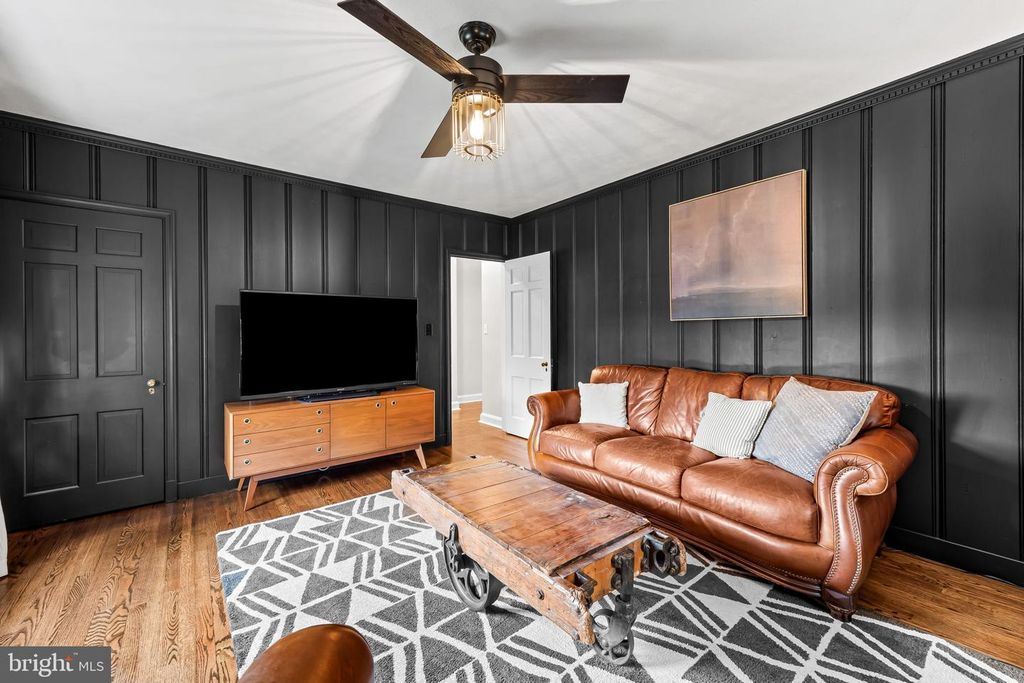 Image 23 of property listing at 103 SAINT DUNSTANS RD, Baltimore, MD 21212