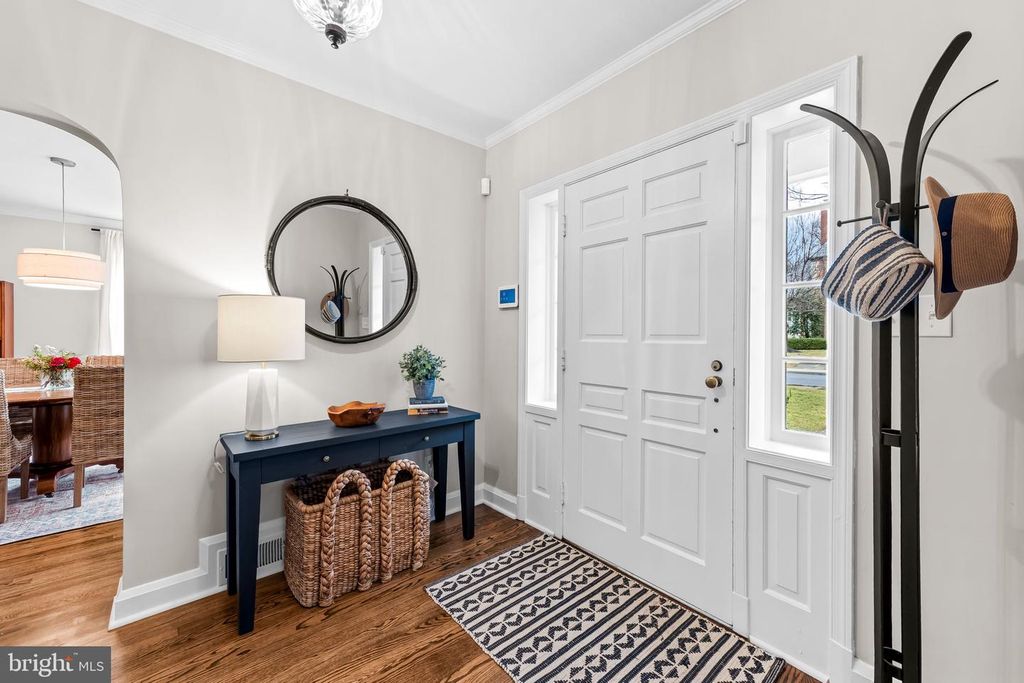 Image 3 of property listing at 103 SAINT DUNSTANS RD, Baltimore, MD 21212