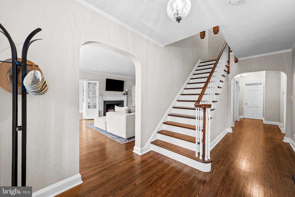 Image 4 of property listing at 103 SAINT DUNSTANS RD, Baltimore, MD 21212