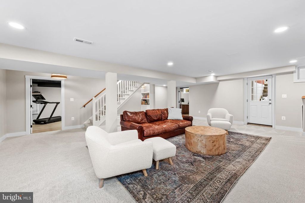 Image 40 of property listing at 103 SAINT DUNSTANS RD, Baltimore, MD 21212