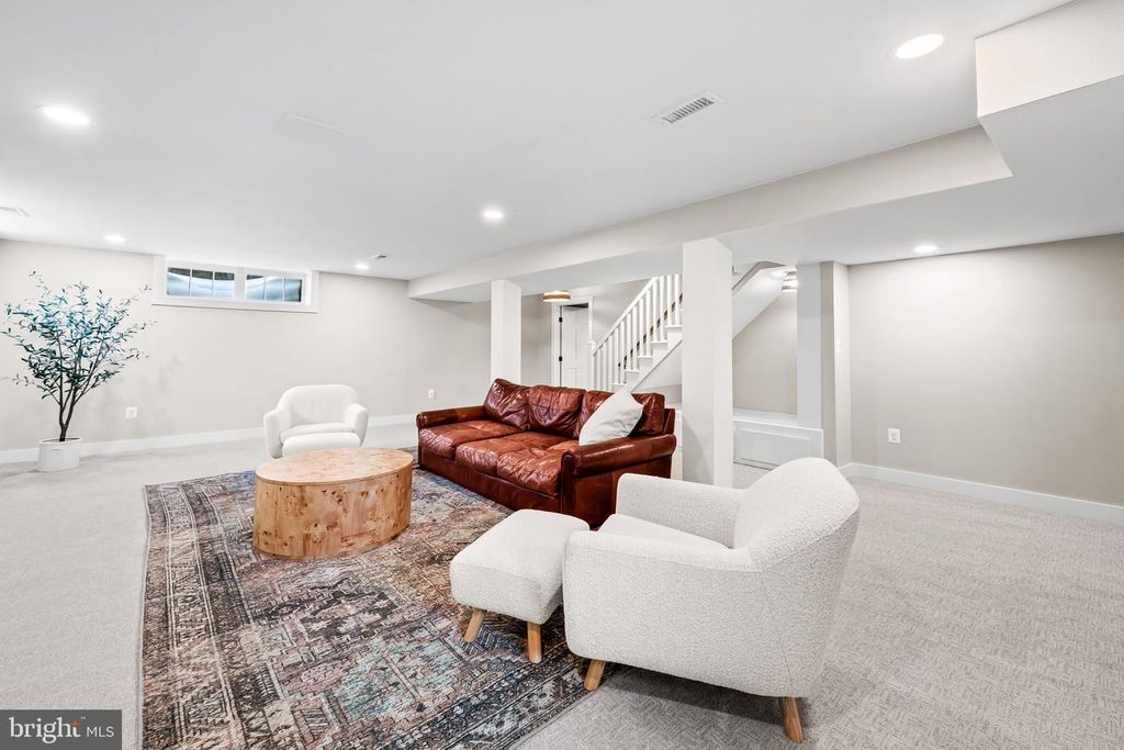 Image 41 of property listing at 103 SAINT DUNSTANS RD, Baltimore, MD 21212