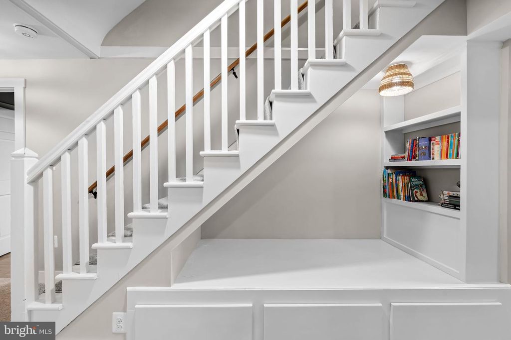 Image 43 of property listing at 103 SAINT DUNSTANS RD, Baltimore, MD 21212