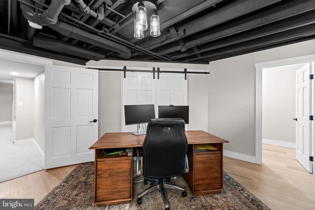 Image 45 of property listing at 103 SAINT DUNSTANS RD, Baltimore, MD 21212