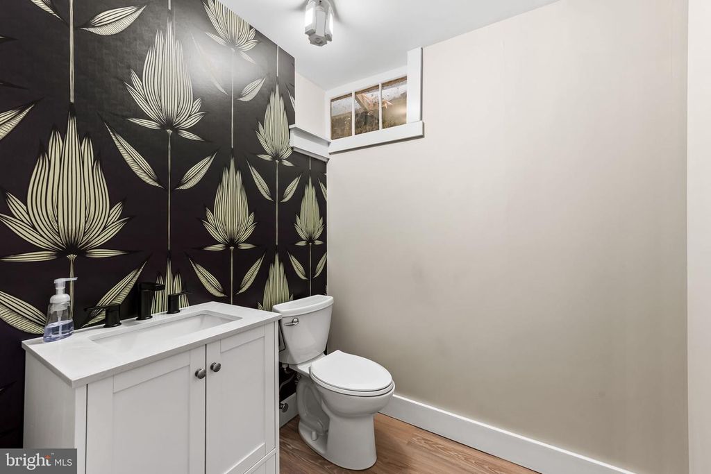 Image 46 of property listing at 103 SAINT DUNSTANS RD, Baltimore, MD 21212