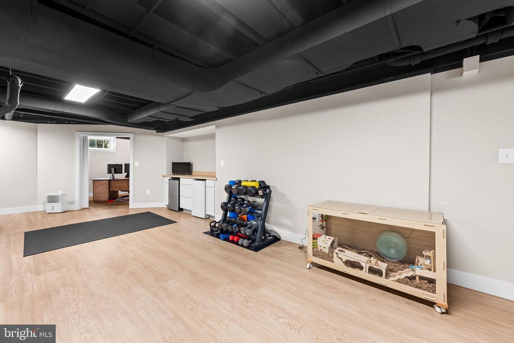 Image 48 of property listing at 103 SAINT DUNSTANS RD, Baltimore, MD 21212