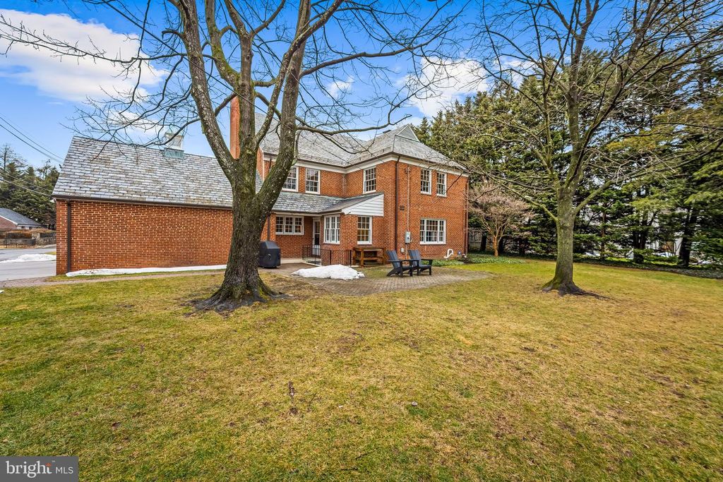 Image 52 of property listing at 103 SAINT DUNSTANS RD, Baltimore, MD 21212