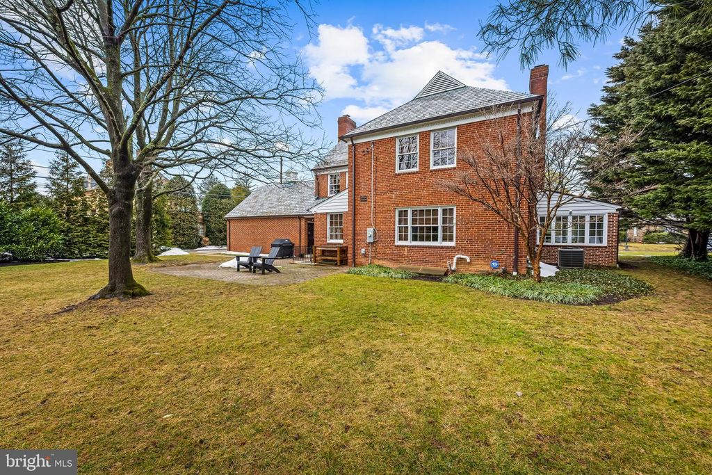 Image 53 of property listing at 103 SAINT DUNSTANS RD, Baltimore, MD 21212