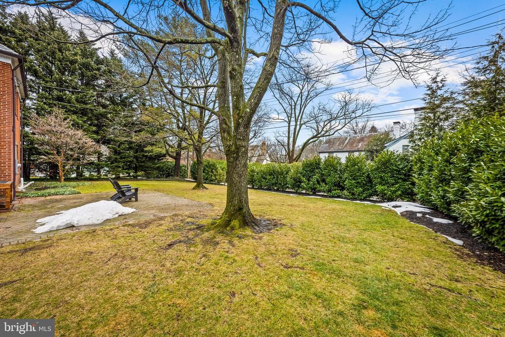 Image 54 of property listing at 103 SAINT DUNSTANS RD, Baltimore, MD 21212